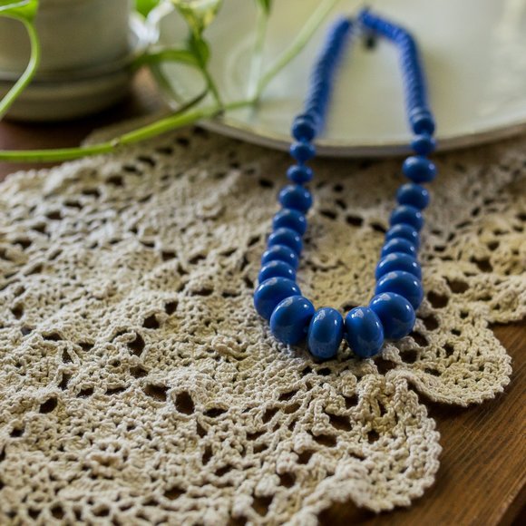 NWT Vintage Lucite plastic bead necklace - Picture 2 of 5